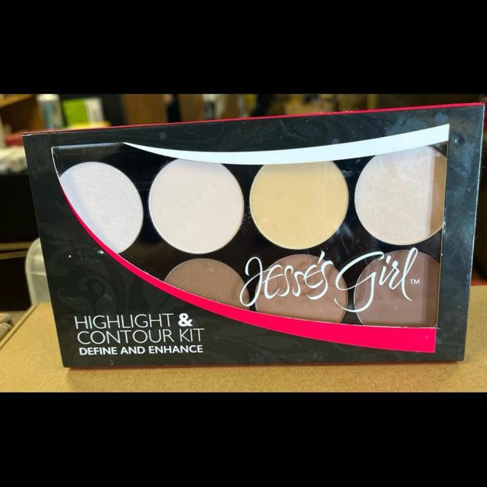 Jessie’s girl highlight and contour kit